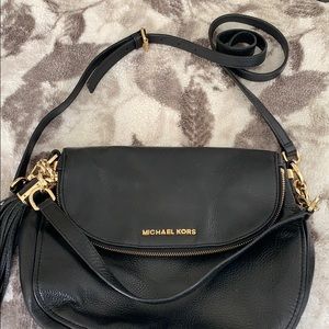 Micheal Kors cross body bag